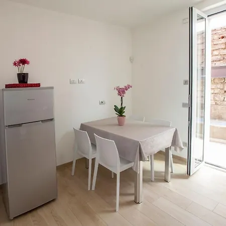 Fiore In Apartment *